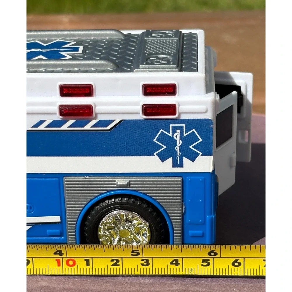 Ambulance with Sound effects Dickie Toys Emergency Rescue Vehicle‎ action